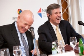 From left, SKOLKOVO Dean Wilfried Vanhonacker and MIT Sloan Senior Associate Dean Alan White announce a new collaboration between their schools at a news conference Feb. 3 in Moscow.