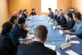 During his April 14 visit, Chicago Mayor Rahm Emanuel participated in a roundtable with selected MIT students and faculty to discuss sustainability, urban innovation, and entrepreneurship.