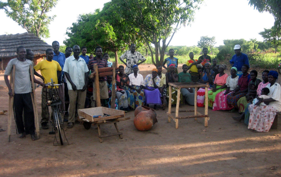 When Smith and Taha returned to the village five months later, the former workshop participants displayed some of the devices they had developed, including a tool sharpener, a sugar-cane press, and a pot-in-pot storage system.
