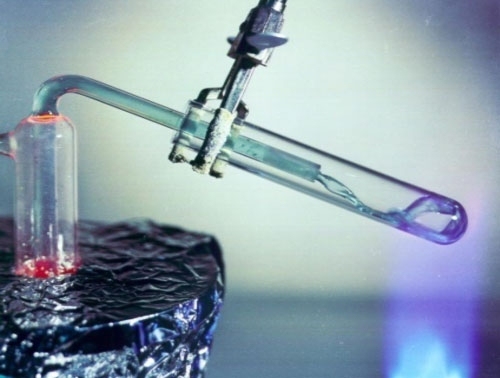 High-temperature, liquid-salt coolant