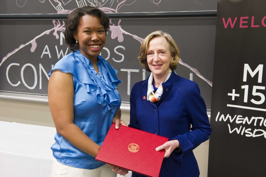 Hockfield presents the 2011 Laya W. Wiesner Award to Christina Johnson '11.