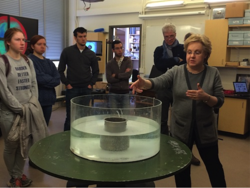 Lodovica Illari begins her lesson on fluid dynamics.