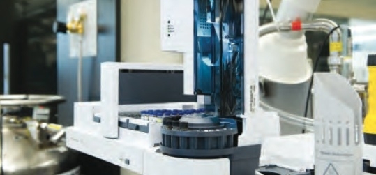 This two-dimensional gas chromatograph uses a two-step process to separate the chemical components in an injected sample. MIT researchers use the device to determine the chemical makeup of their starting materials — even complex mixtures such as crude oil — and of the products that exit the reactor vessel.