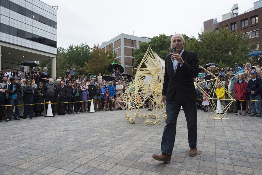 Theo Jansen engages onlookers with his "Animaris Ordis" at MIT.