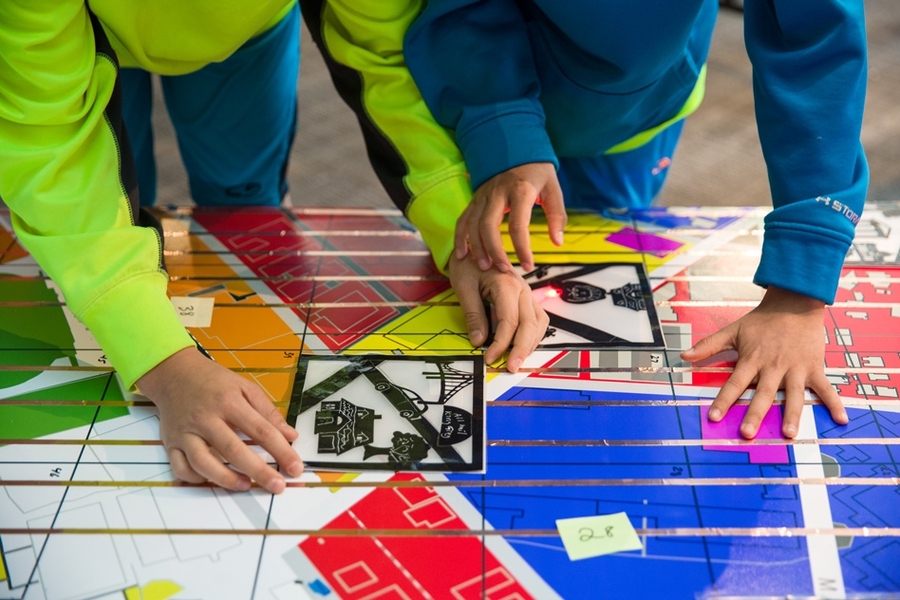 Some volunteer events involved helping local youth with art projects.