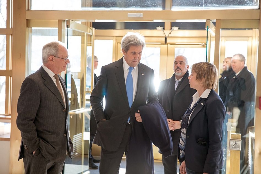 U.S. Secretary of State John Kerry, before his speech at MIT, talking with MIT President L. Rafael Reif (left) and Vice President for Research Maria Zuber (right).