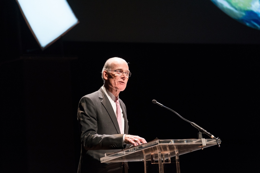 Greg Turner ’74, MArch ’77 president and founder of Turner Duran Architects and recipient of the MIT Alumni Association Bronze Beaver Award, welcomed attendees and introduced MIT president L. Rafael Reif.