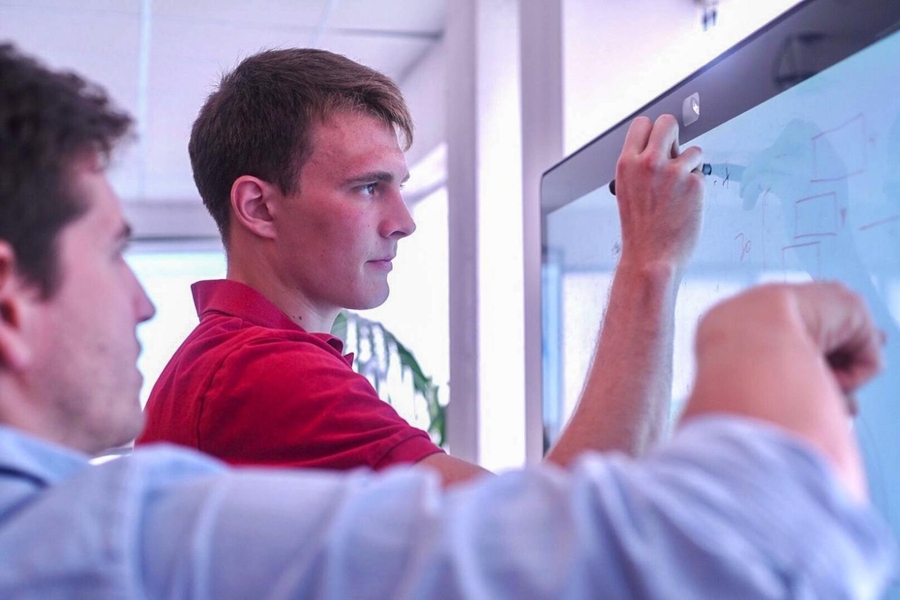 MIT-GSL student instructor Ryan Sanders