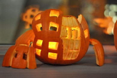The creative "Stata-o'-lantern" honors MIT's iconic Stata Center. 