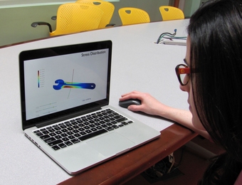 Adriana Schulz, an MIT PhD student in the Computer Science and Artificial Intelligence Laboratory, demonstrates the InstantCAD computer-aided-design-optimizing interface.