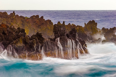 On Maui (shown here) and Hawaii’s other islands, MIT researchers find that the rate of coastal erosion depends on the size of the average wave.