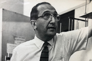 Black and white photo of Salvador Luria in a lab