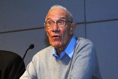 MIT Institute Professor emeritus and Nobel Prize winner Robert Solow makes a point.