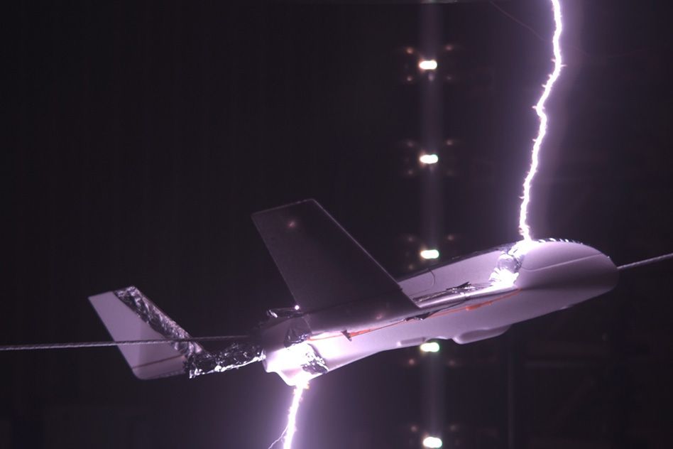 Evading in-flight lightning strikes | MIT News | Massachusetts Institute of  Technology