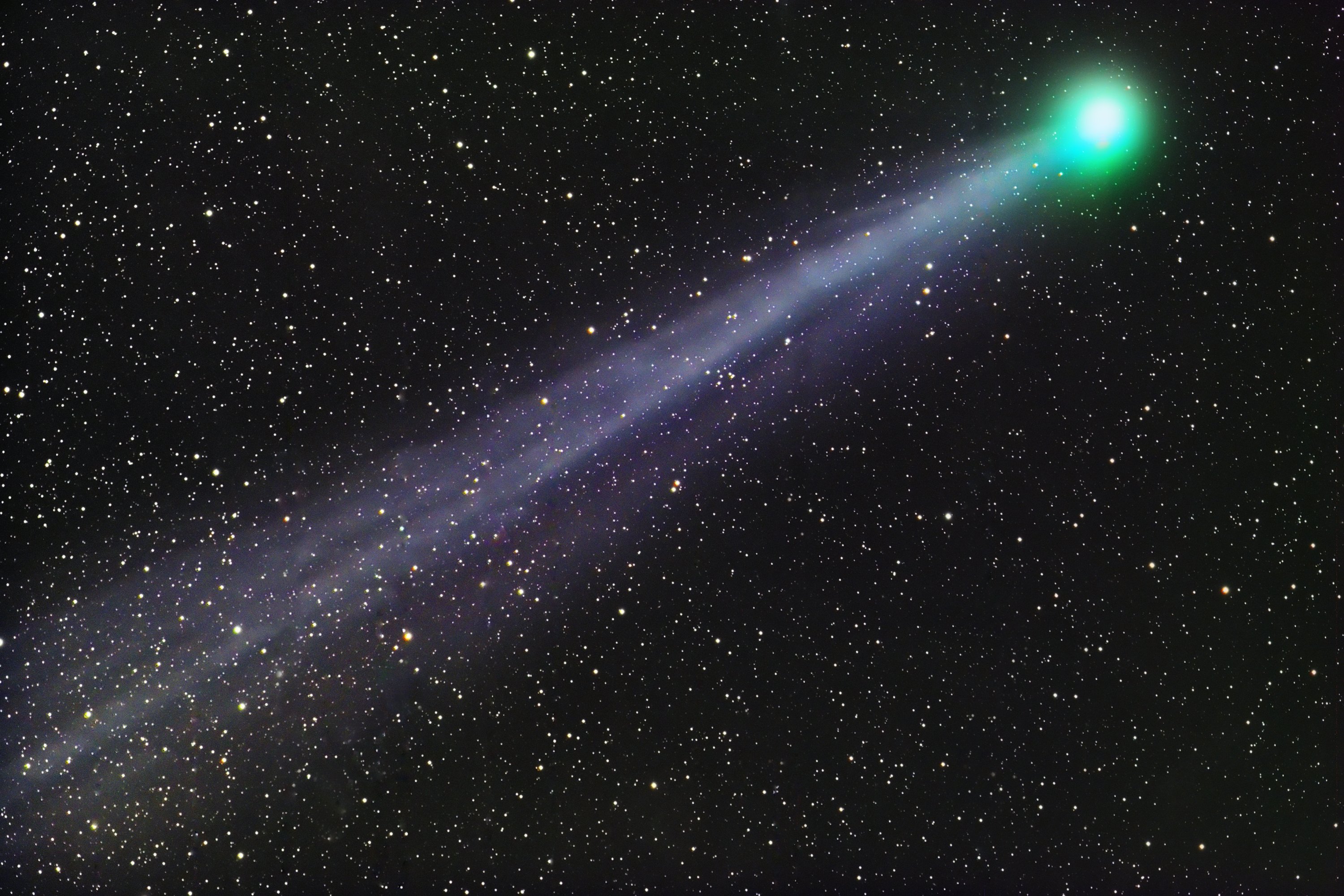 Why are comet heads green — but not their tails? MIT News