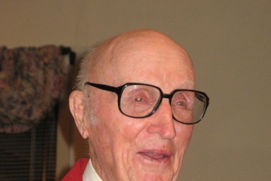 Robert Smith ’41, in his signature MIT red jacket, celebrates his 90th birthday.