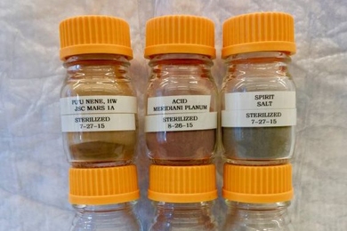 Shades of Mars: synthetic samples that mimic different regions of our neighboring world. Used to validate life detection protocols, they were synthesized by Angel Mojarro for the SETG team.