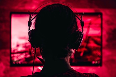 DeepRole, an MIT-invented gaming bot equipped with “deductive reasoning,” can beat human players in tricky online multiplayer games where player roles and motives are kept secret.