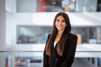 Portrait photo of Lara Ozkan