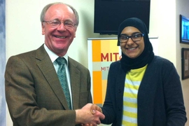 Fareeha Safir took part in the Cambridge-MIT Exchange (CME) last year and was awarded the Third Year Design Project Prize. At left is Andrew Cockerill, BP’s director of university relationships.