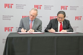MIT President L. Rafael Reif (left) and Victor Fung ’66 sign documents related to Fung’s gift to MIT in support of makerspaces. 