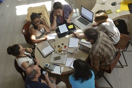 IDEA² Global teams get innovation training and expert resources to help them turn their biomedical technology idea into a project with potential for health care impact. 