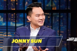 MIT grad student Jonny Sun jokes on Late Night with Seth Meyers about his alien persona, Jomny Sun, and the unique challenges of working on a PhD while creating a graphic novel. 