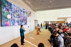 Graduate students Stephanie Lee (left) and Ellen Shakespear presenting at MITdesignX’s 2018 Spring Pitch event.