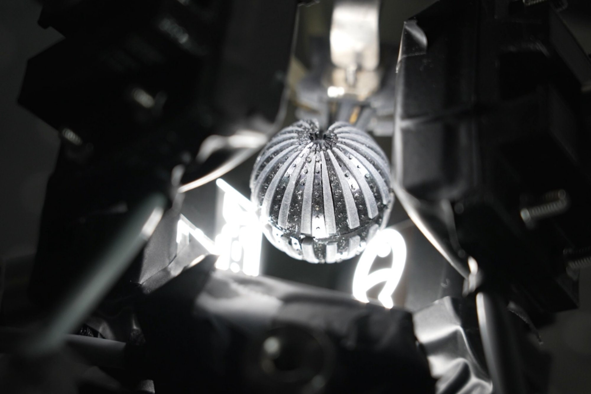 Researchers create the first artificial vision system for both land and water