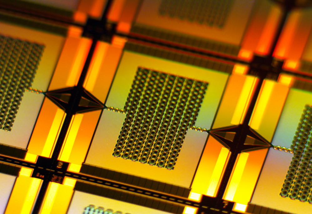 Scientists boost quantum signals while reducing noise