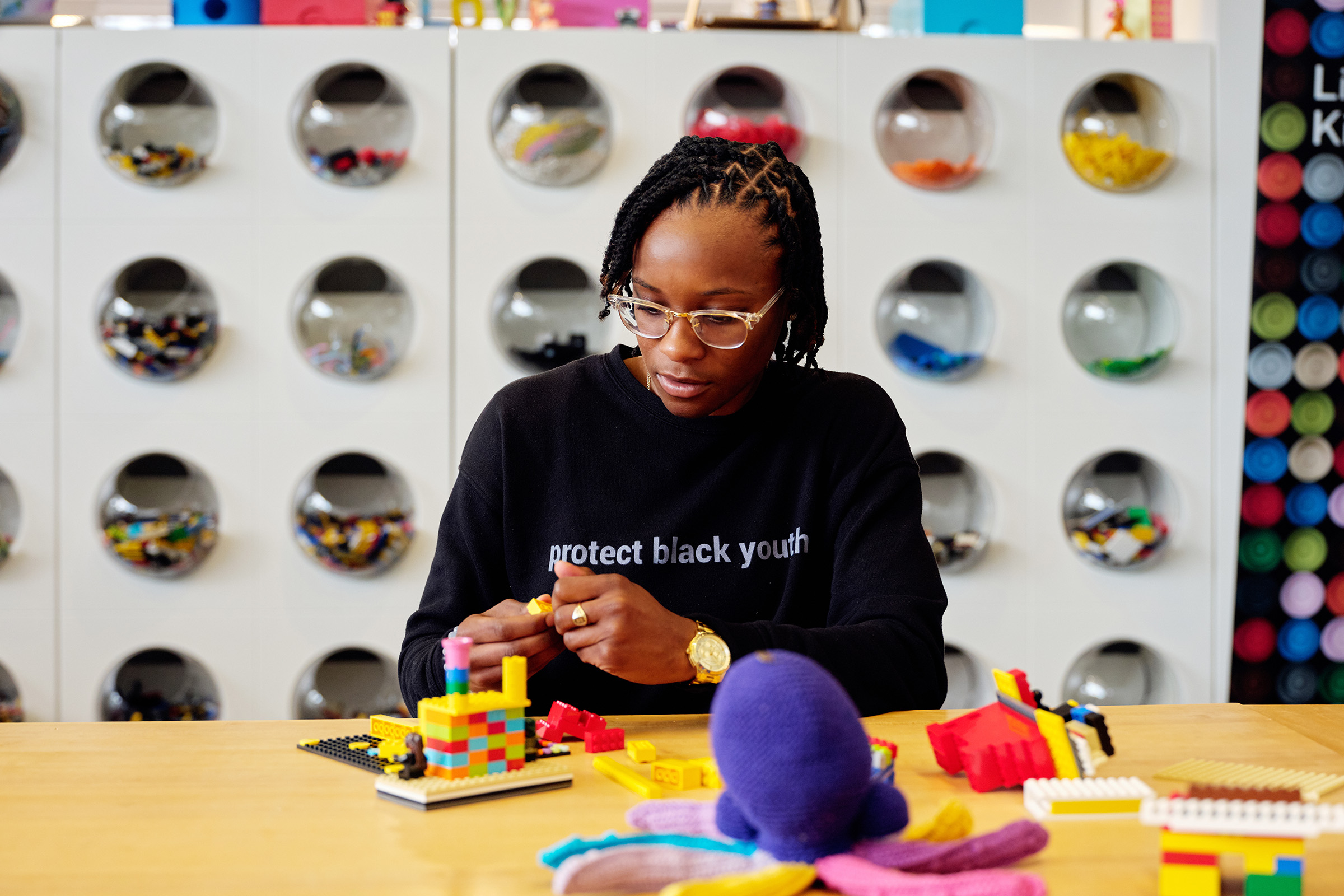 MIT graduate student Cecilé Sadler brings STEM and coding activities developed by MIT’s Lifelong Kindergarten group to the Cambridge-based grassroots community organization blackyard, and investigates what makes a positive learning environment for the students.