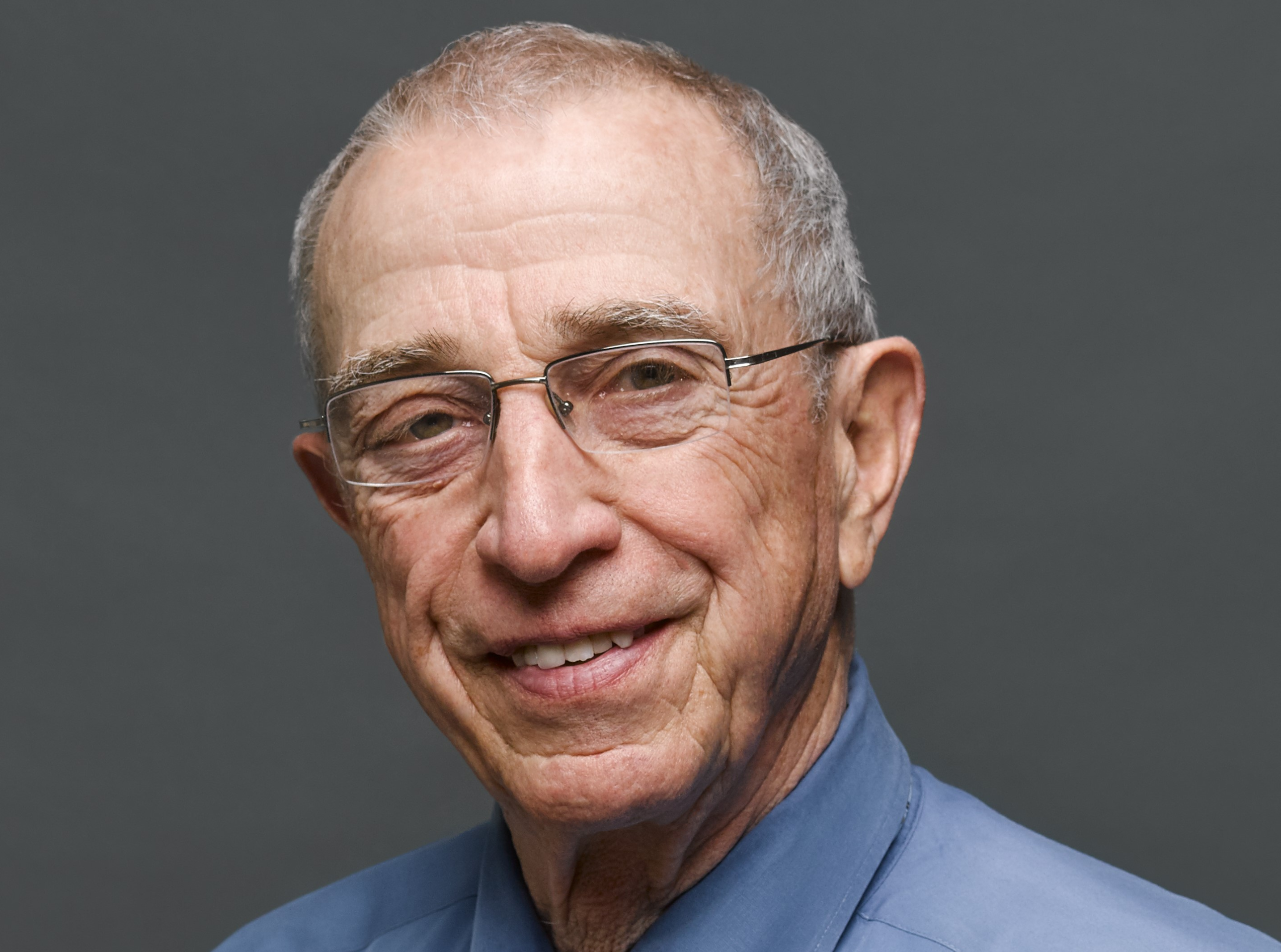 Professor Oppenheim's research interests are in the general area of signal processing algorithms, systems, and applications.