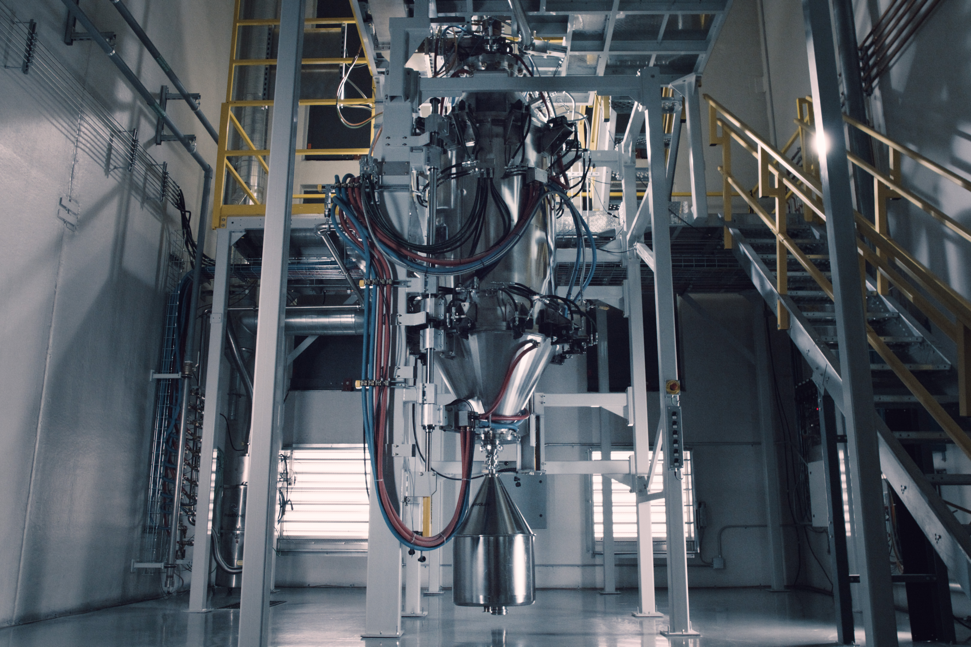 Cleaning up critical minerals and materials production, using microwave plasma