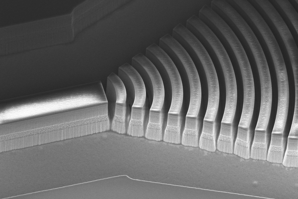 New laser “comb” can enable rapid identification of chemicals with extreme precision