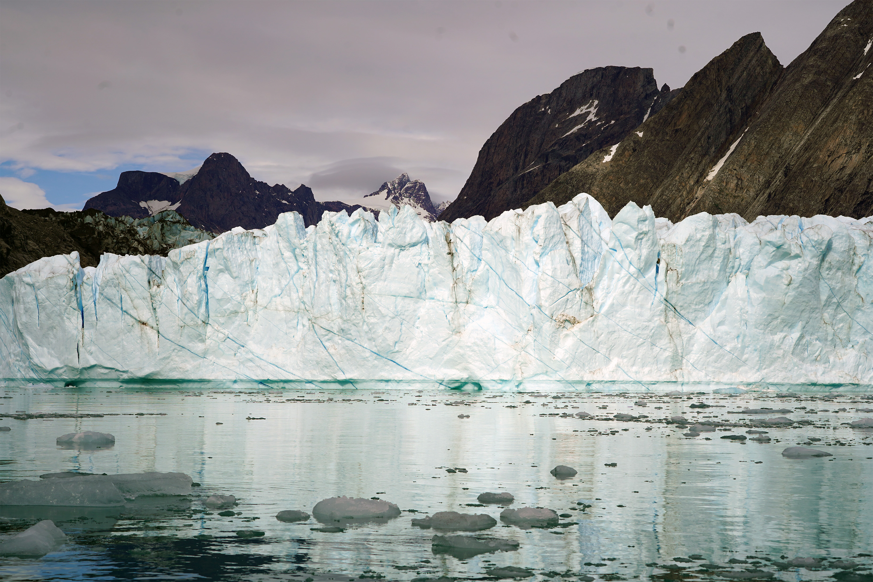Satellite data reveal how Antarctica’s ice cliffs behave over time