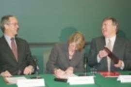 President Charles M. Vest (left), Lore Harp McGovern and Patrick J. McGovern Jr. at Monday's signing of the memorandum of understanding for creation of the McGovern Institute for Brain Research at MIT.