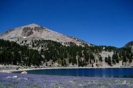 A picture of Mt. Lassen, an arc volcano in northern California.