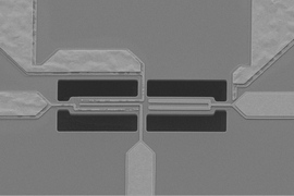 A scanning electron microscope image of one of the resonators on the researchers&#39; new chip.