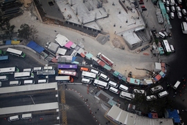 Traffic backs up outside the Cuatro Caminos metro station in Mexico City. Last spring, MIT professor P. Christopher Zegras co-taught a graduate practicum in which students traveled to Mexico City to study the potential of linking real estate development to public transportation networks.
