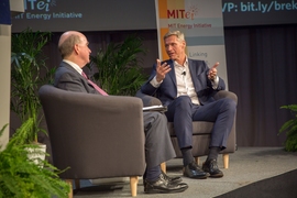 Harry Brekelmans, right, the projects and technology director for Royal Dutch Shell, speaks with MITEI co-founder and director Robert Armstrong.