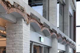 Detail exposed brick and cinder-concrete slab structure