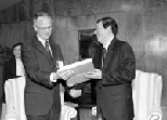 President Charles Vest and Chinese Premier Zhu Rongji exchange gifts before the Premier delivered his address in Kresge Auditorium.