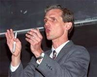 New Nobelist Wolfgang Ketterle giving the physics colloquium last Thursday. Joked his colleagues: "It should always be so well-attended!"