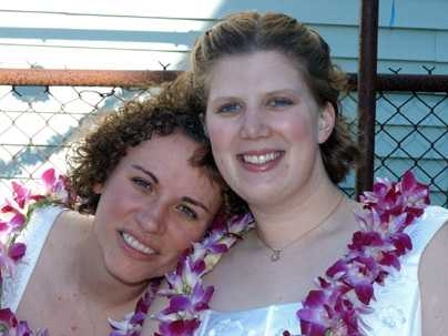 Marie Bober (left) and Marisa Kirschbaum (S.B. 1999) on their wedding day.