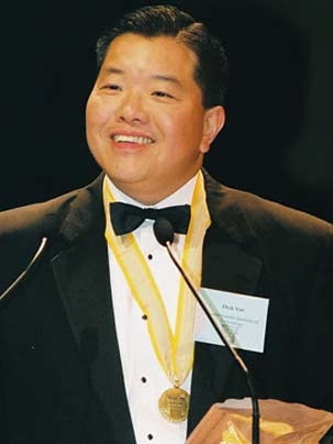 Professor Dick K.P. Yue, associate dean of the School of Engineering, accepts the Computerworld 21st Century Achievement Award in Education and Academia on behalf of MIT's OpenCourseWare project.