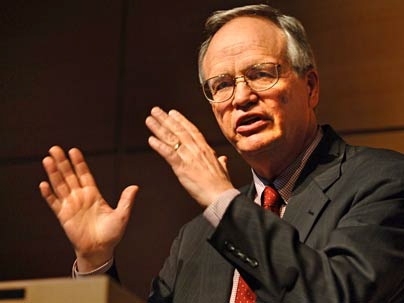Professor James Gustave Speth, dean of Yale University's School of Forestry and Environmental Studies, addresses the crowd during the inaugural MIT Environmental Fellows Invitational Lecture on April 6.