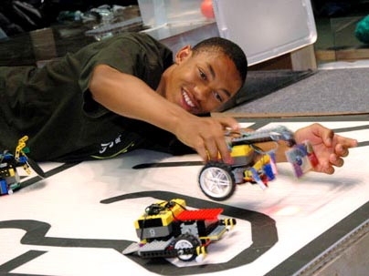 Jamon Motes, one of the high school students enrolled in this year's MITES program, participates in the engineering design competition held July 29.