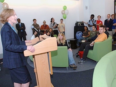 President Hockfield welcomes students to the new lounge near Lobby 10.
