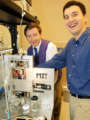 Professor of Mechanical Engineering Gareth McKinley, left, and HST graduate student Nikola Kojic used the micro-rheometer in their lab to study the viscosity and stickiness of spider silk. The taffy-like 'thread' is actually a protein solution, they found.