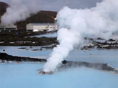 Icelandic geothermal facilities near GrindavÃ­k.